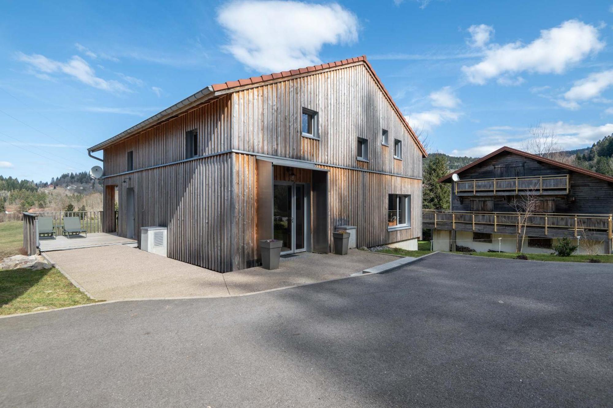 L'urson, Spacieux, Jacuzzi, Hammam Et Sauna Chalet
